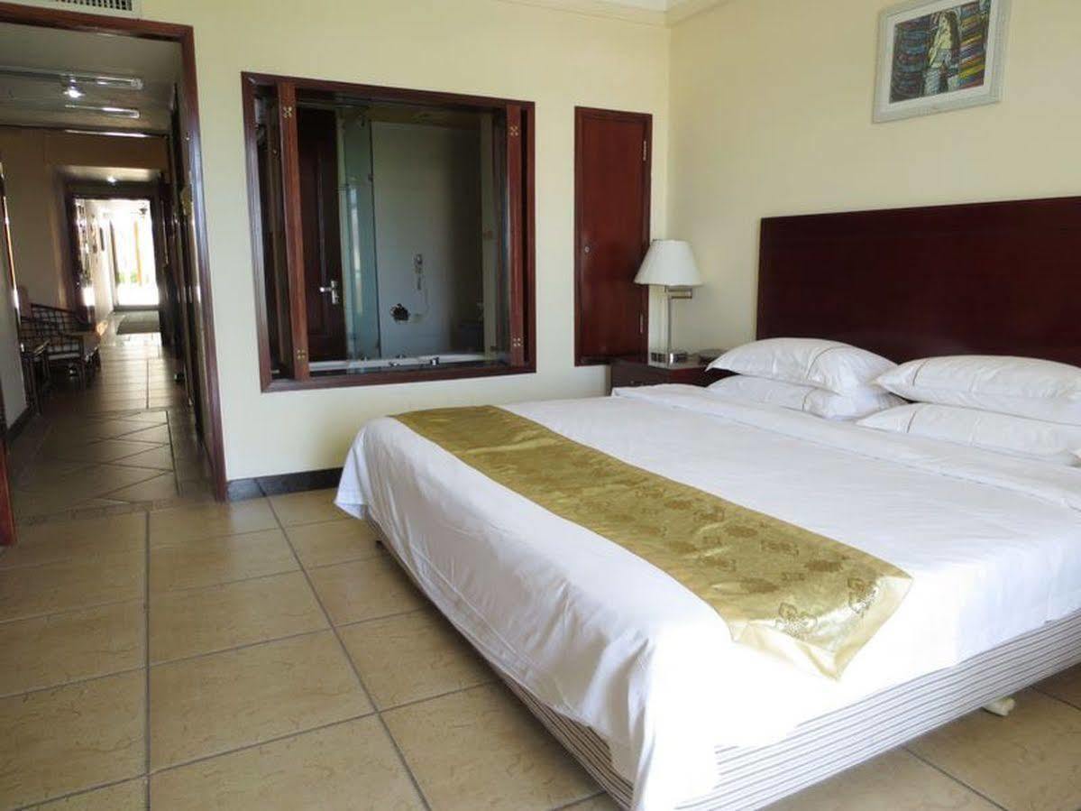 Linda Seaview Hotel Szanja Kültér fotó